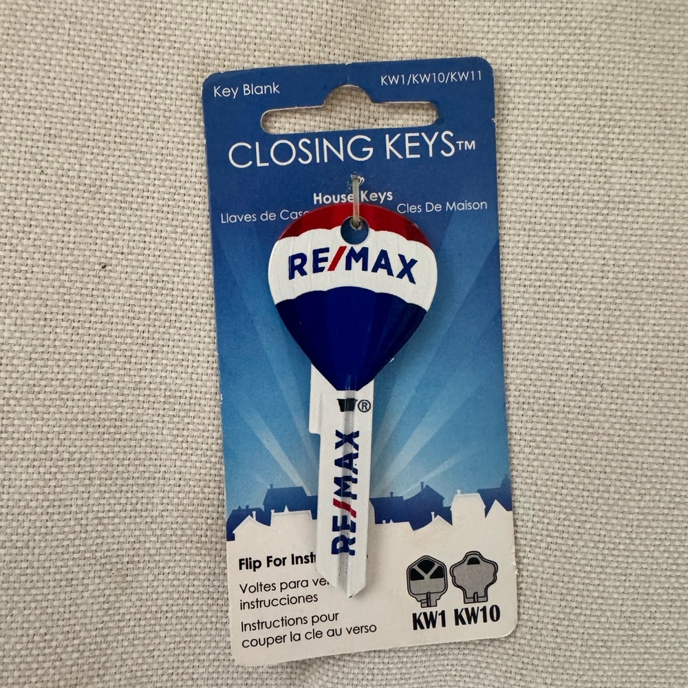 Set of 4 REMAX blank house keys! Client closing gift! New homeowner key!!